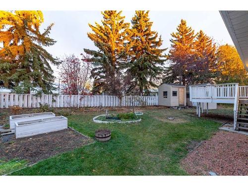 15 Village Green, Carstairs, AB - Outdoor With Backyard