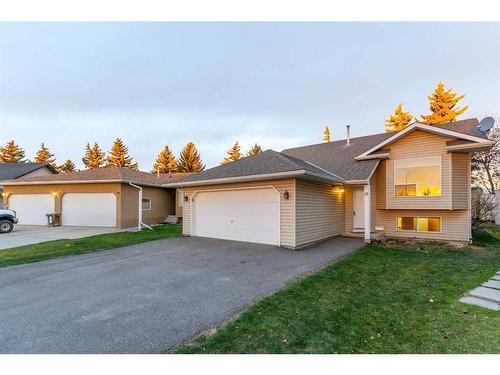 15 Village Green, Carstairs, AB - Outdoor With Facade