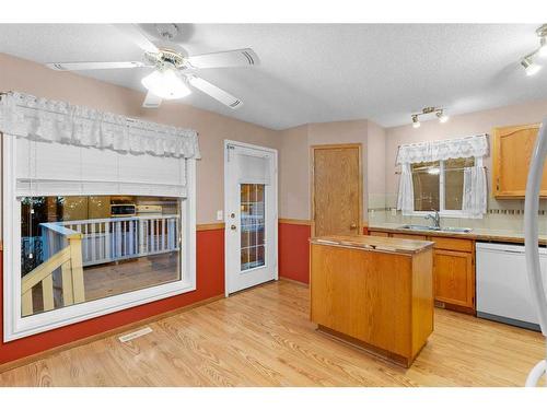 15 Village Green, Carstairs, AB - Indoor Photo Showing Kitchen With Double Sink