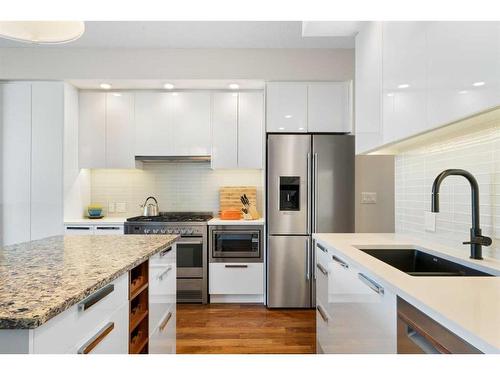 2101-1234 5 Avenue Nw, Calgary, AB - Indoor Photo Showing Kitchen With Upgraded Kitchen