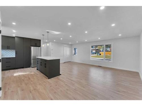 727 Hunterston Road Nw, Calgary, AB - Indoor