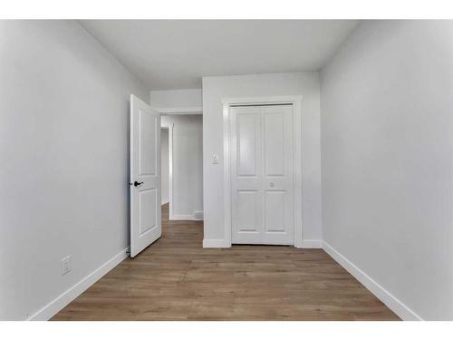 727 Hunterston Road Nw, Calgary, AB - Indoor Photo Showing Other Room