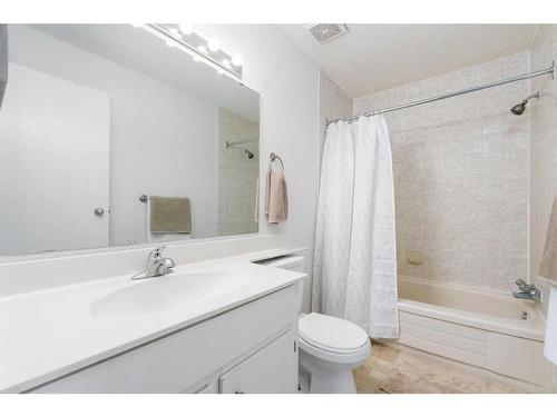 97-23 Glamis Drive Sw, Calgary, AB - Indoor Photo Showing Bathroom