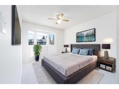 97-23 Glamis Drive Sw, Calgary, AB - Indoor Photo Showing Bedroom