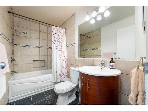 97-23 Glamis Drive Sw, Calgary, AB - Indoor Photo Showing Bathroom