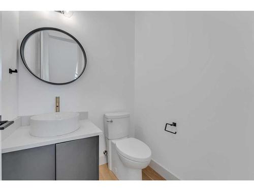 1-1927 27 Street Sw, Calgary, AB - Indoor Photo Showing Bathroom