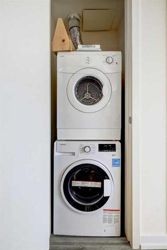 1407-128 2 Street Sw, Calgary, AB - Indoor Photo Showing Laundry Room