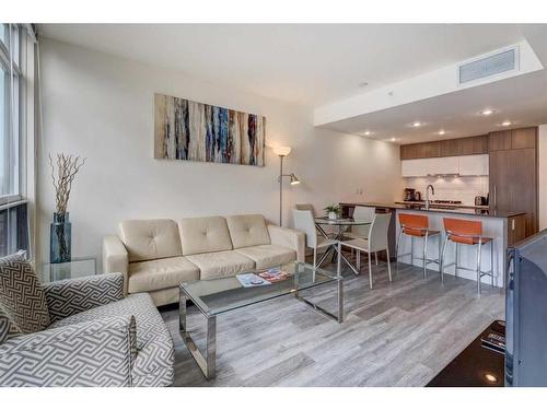 1407-128 2 Street Sw, Calgary, AB - Indoor Photo Showing Living Room