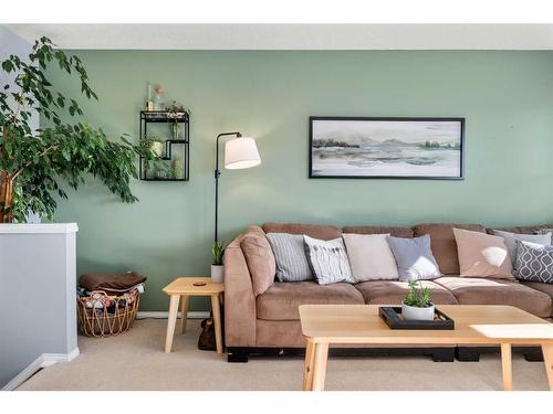 65 Crystal Shores Crescent, Okotoks, AB - Indoor Photo Showing Living Room