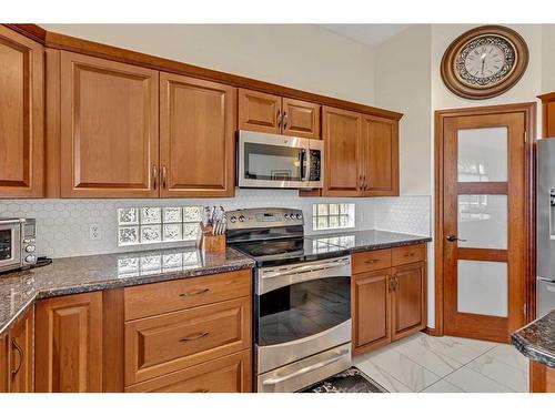 32 Valley Ponds Place Nw, Calgary, AB - Indoor Photo Showing Kitchen