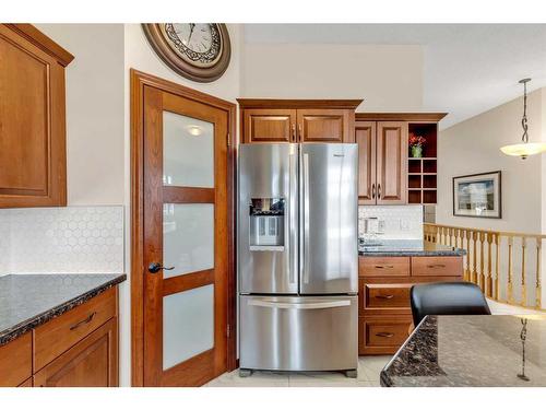 32 Valley Ponds Place Nw, Calgary, AB - Indoor Photo Showing Kitchen