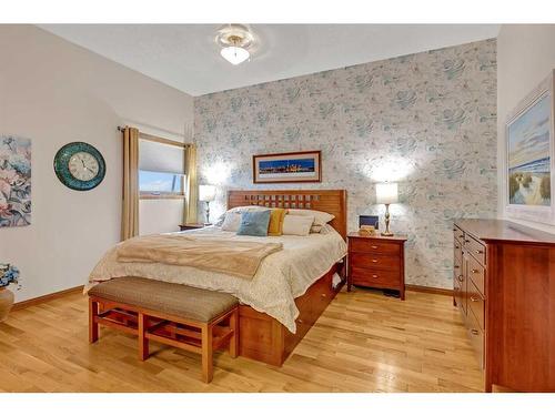 32 Valley Ponds Place Nw, Calgary, AB - Indoor Photo Showing Bedroom