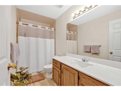 32 Valley Ponds Place Nw, Calgary, AB - Indoor Photo Showing Bathroom