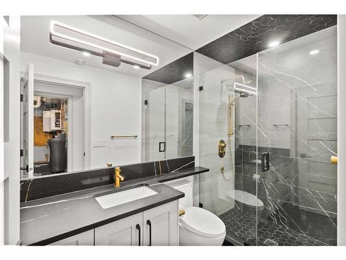 1473 Coopers Landing Sw, Airdrie, AB - Indoor Photo Showing Bathroom