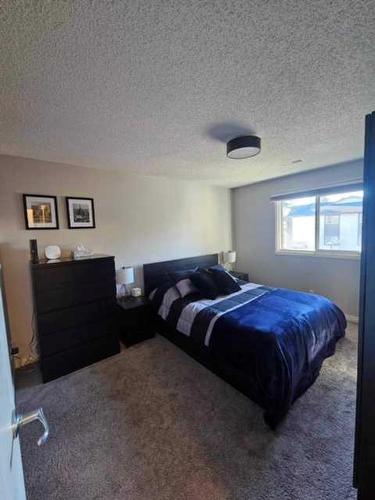 7 Cedar Springs Gardens Sw, Calgary, AB - Indoor Photo Showing Bedroom