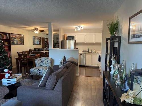 7 Cedar Springs Gardens Sw, Calgary, AB - Indoor