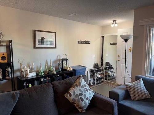 7 Cedar Springs Gardens Sw, Calgary, AB - Indoor Photo Showing Living Room