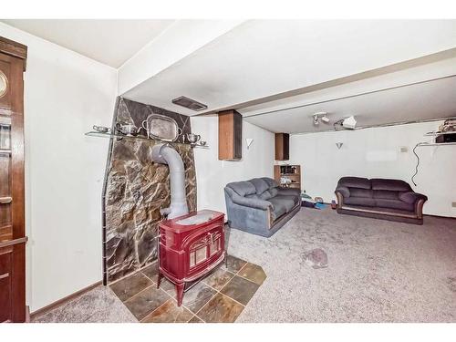 63 Bernard Place Nw, Calgary, AB - Indoor