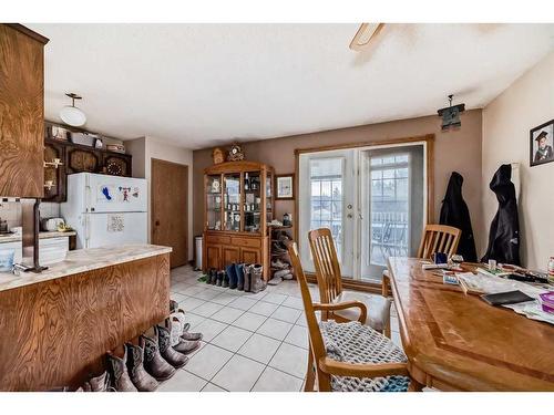 63 Bernard Place Nw, Calgary, AB - Indoor Photo Showing Kitchen