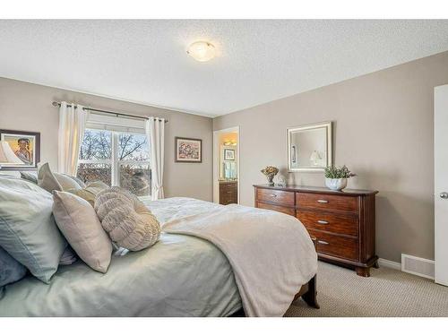 32 St Moritz Terrace Sw, Calgary, AB - Indoor Photo Showing Bedroom