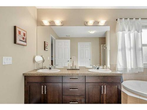 32 St Moritz Terrace Sw, Calgary, AB - Indoor Photo Showing Bathroom