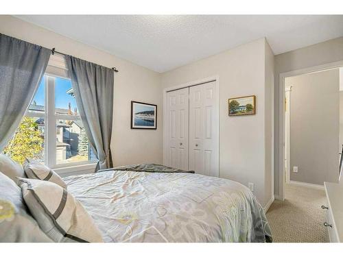 32 St Moritz Terrace Sw, Calgary, AB - Indoor Photo Showing Bedroom