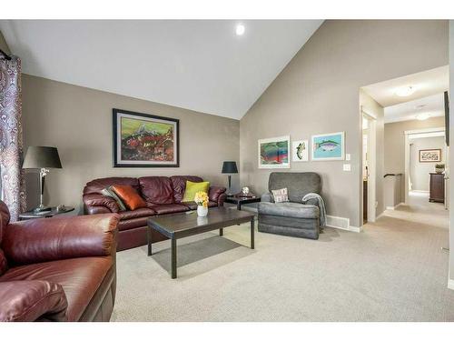 32 St Moritz Terrace Sw, Calgary, AB - Indoor Photo Showing Living Room