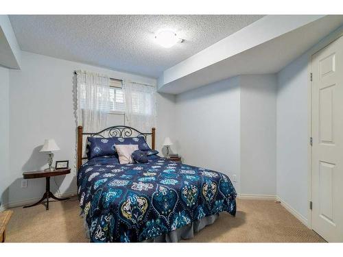 32 St Moritz Terrace Sw, Calgary, AB - Indoor Photo Showing Bedroom