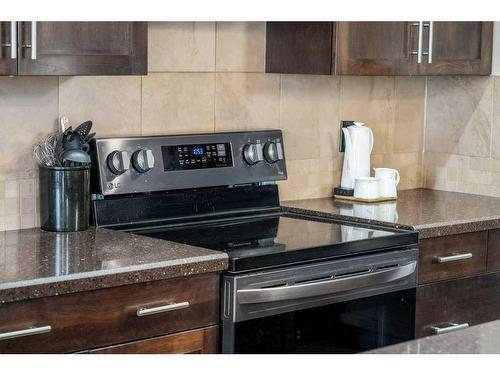 32 St Moritz Terrace Sw, Calgary, AB - Indoor Photo Showing Kitchen