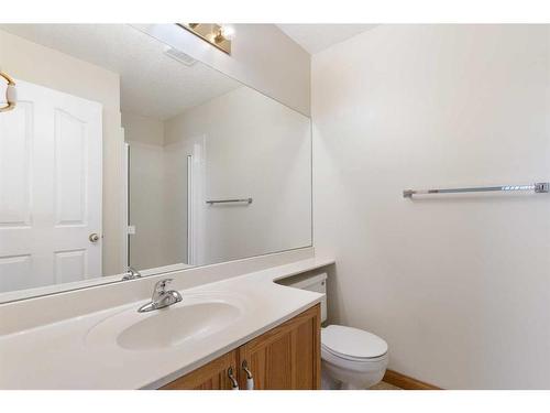 230-1920 14 Avenue Ne, Calgary, AB - Indoor Photo Showing Bathroom