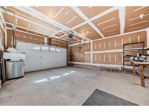 204 Hampshire Place Nw, Calgary, AB - Indoor Photo Showing Garage