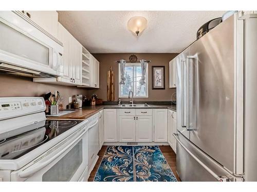 7803 34 Avenue Nw, Calgary, AB - Indoor Photo Showing Kitchen With Double Sink