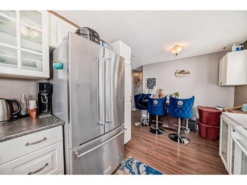 7803 34 Avenue Nw, Calgary, AB - Indoor Photo Showing Kitchen