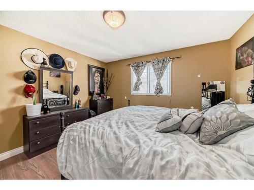 7803 34 Avenue Nw, Calgary, AB - Indoor Photo Showing Bedroom