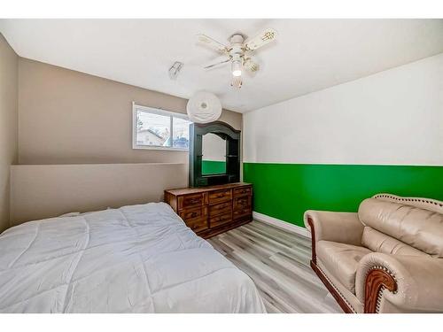 7803 34 Avenue Nw, Calgary, AB - Indoor Photo Showing Bedroom