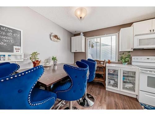 7803 34 Avenue Nw, Calgary, AB - Indoor Photo Showing Kitchen