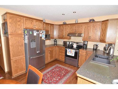 163 Shannon Circle Sw, Calgary, AB - Indoor Photo Showing Kitchen