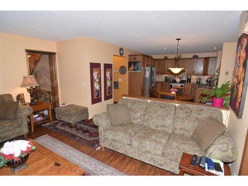 163 Shannon Circle Sw, Calgary, AB - Indoor Photo Showing Living Room