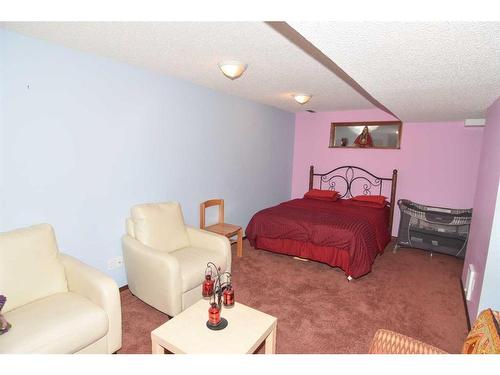 163 Shannon Circle Sw, Calgary, AB - Indoor Photo Showing Bedroom