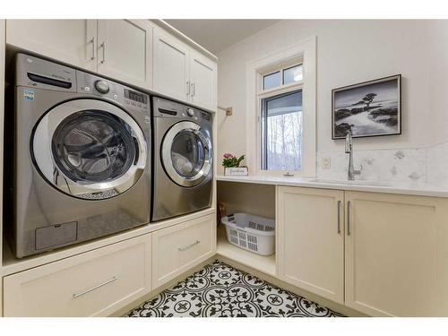 111 Woodland Lane, Rural Rocky View County, AB - Indoor Photo Showing Laundry Room