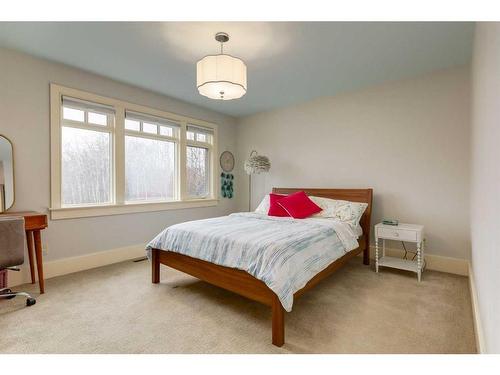 111 Woodland Lane, Rural Rocky View County, AB - Indoor Photo Showing Bedroom