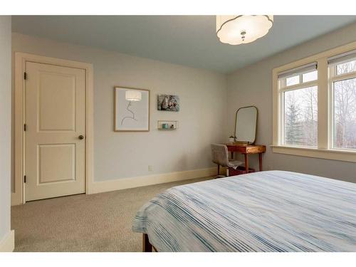 111 Woodland Lane, Rural Rocky View County, AB - Indoor Photo Showing Bedroom