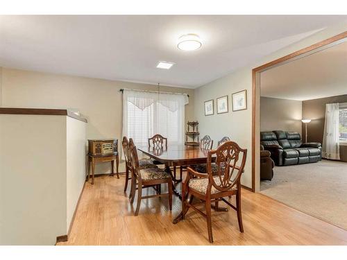 526 52 Avenue Sw, Calgary, AB - Indoor Photo Showing Dining Room