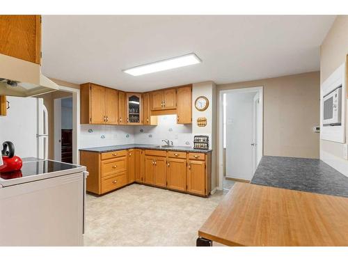 526 52 Avenue Sw, Calgary, AB - Indoor Photo Showing Kitchen