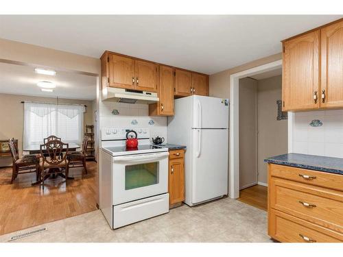 526 52 Avenue Sw, Calgary, AB - Indoor Photo Showing Kitchen