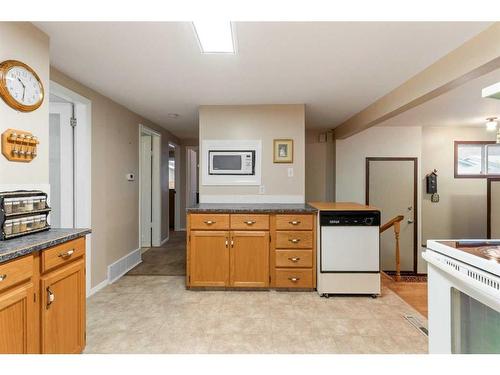 526 52 Avenue Sw, Calgary, AB - Indoor Photo Showing Kitchen