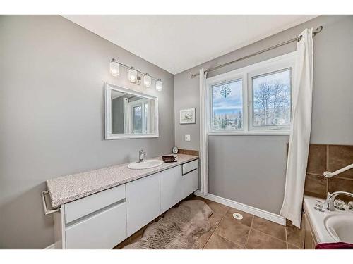 242033 White Post Lane West, Rural Foothills County, AB - Indoor Photo Showing Bathroom