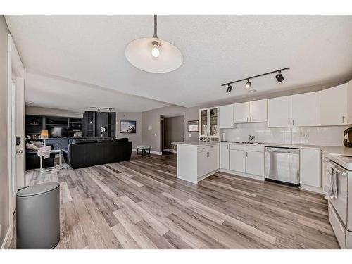 242033 White Post Lane West, Rural Foothills County, AB - Indoor Photo Showing Kitchen