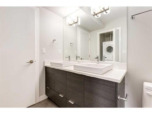 1313-95 Burma Star Road Sw, Calgary, AB - Indoor Photo Showing Bathroom