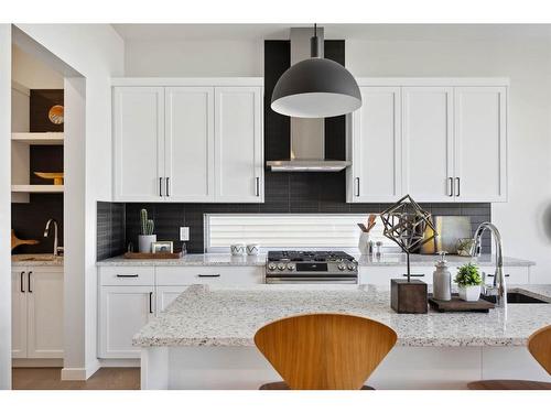 802 Mandalay Link, Carstairs, AB - Indoor Photo Showing Kitchen